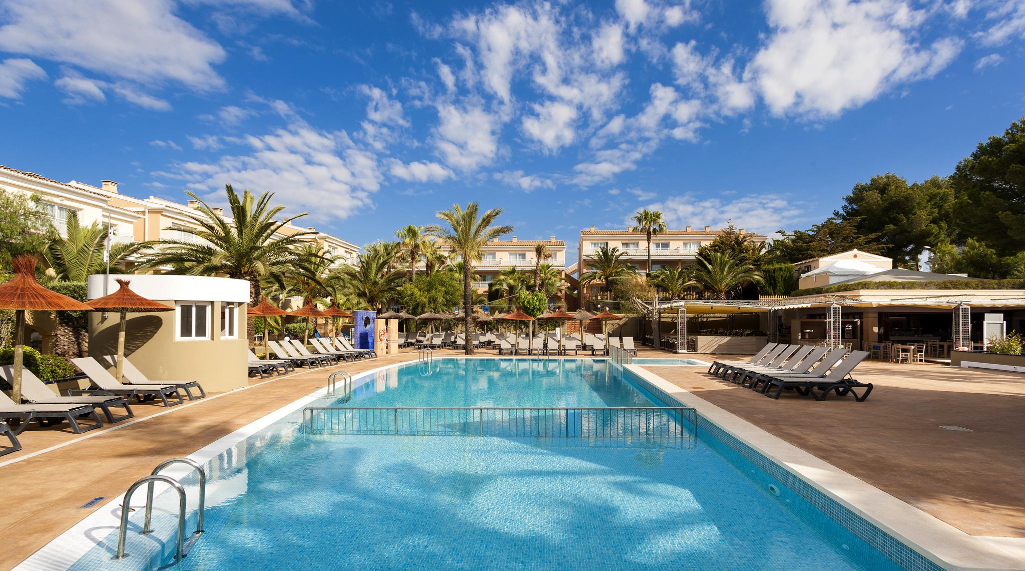 Insotel Cala Mandia Resort Esterno foto