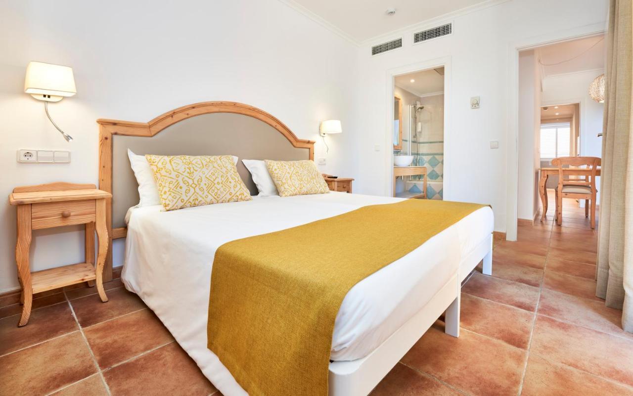 Insotel Cala Mandia Resort Esterno foto