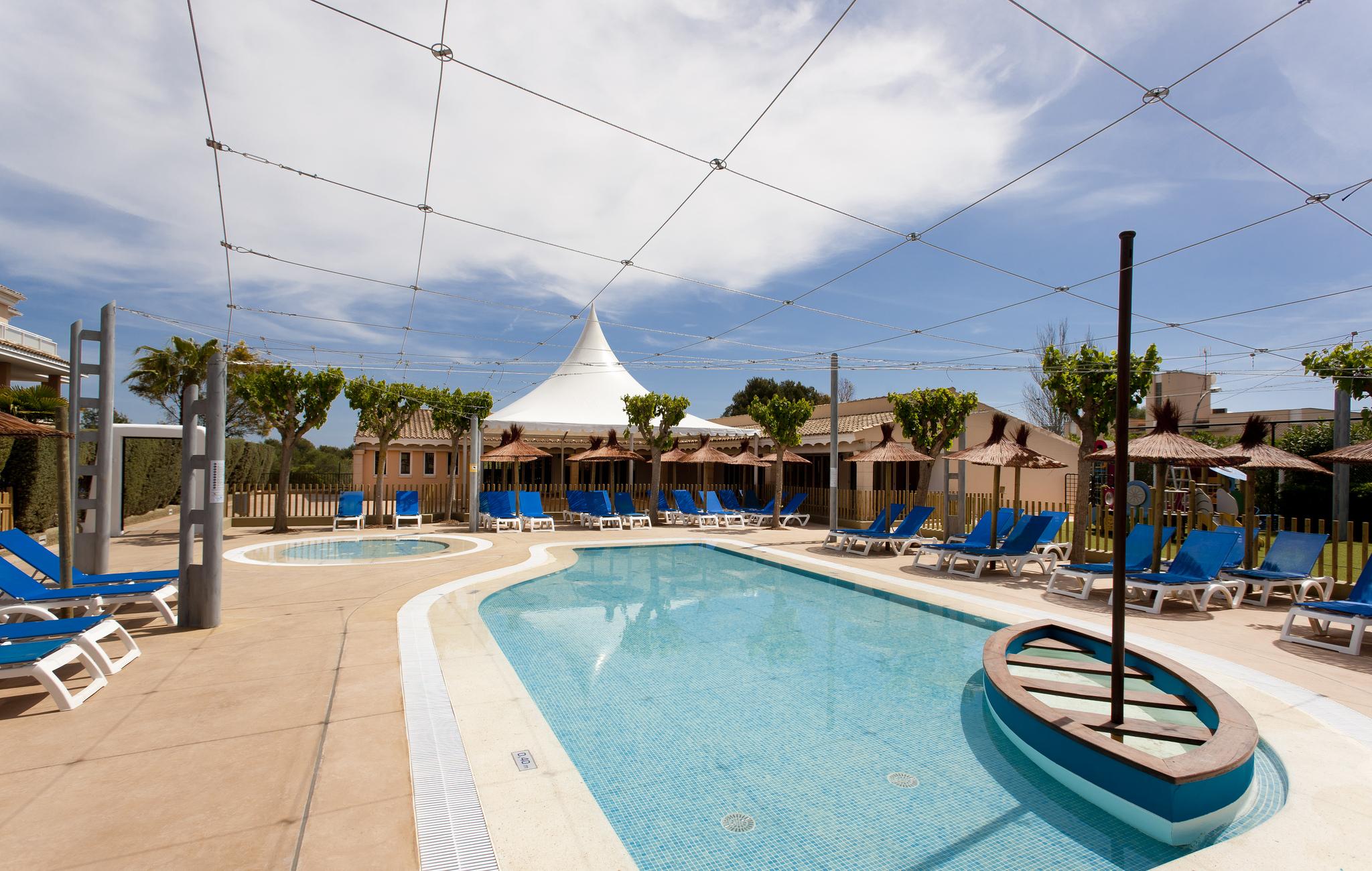 Insotel Cala Mandia Resort Esterno foto
