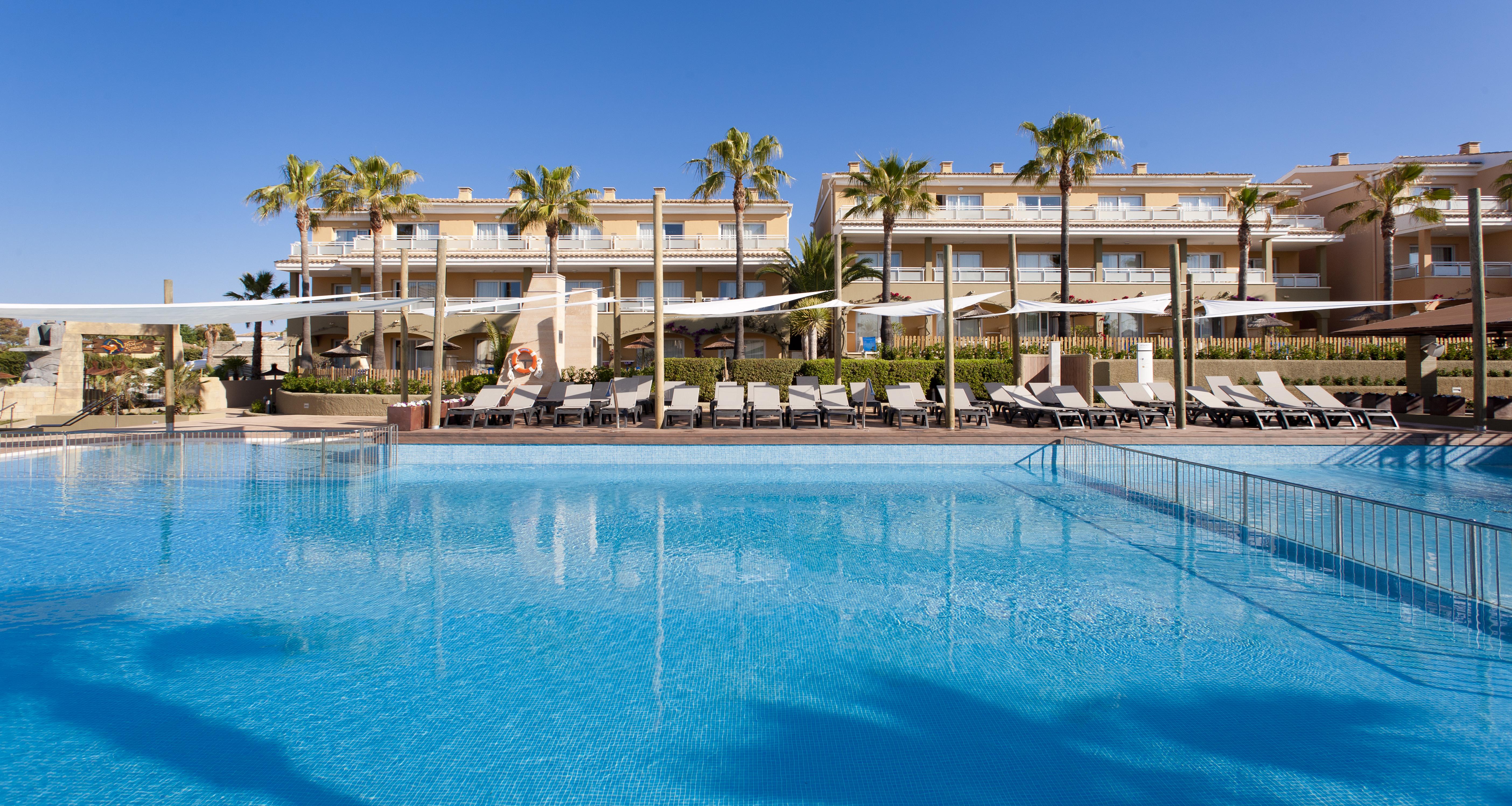 Insotel Cala Mandia Resort Esterno foto